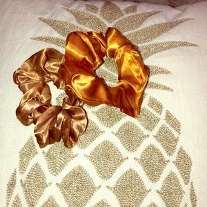 Gold scrunchies 💎